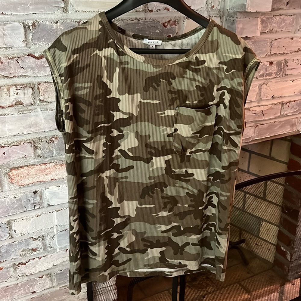 Trendy Camo Loose-Fitting Tank